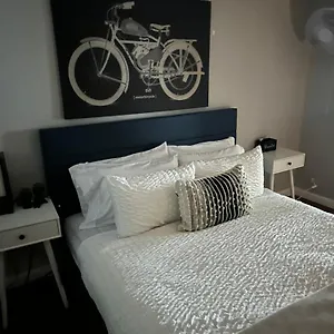 Apartment Morris Park Area United States